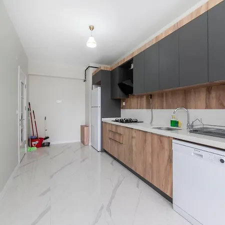 Lovely 3 Bdrm Apartment Close To Everything Apartment *