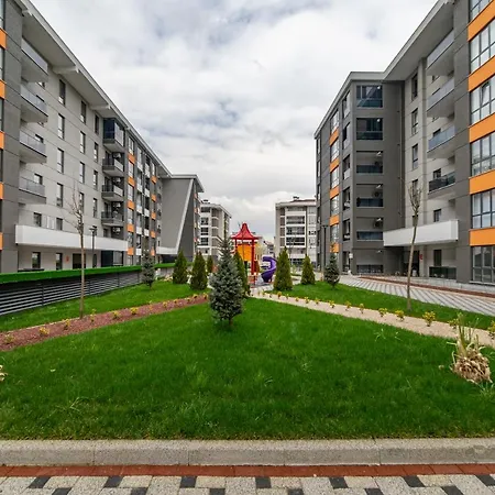Lovely 3 Bdrm Apartment Close To Everything *