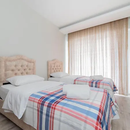 Lovely 3 Bdrm Apartment Close To Everything Apartment