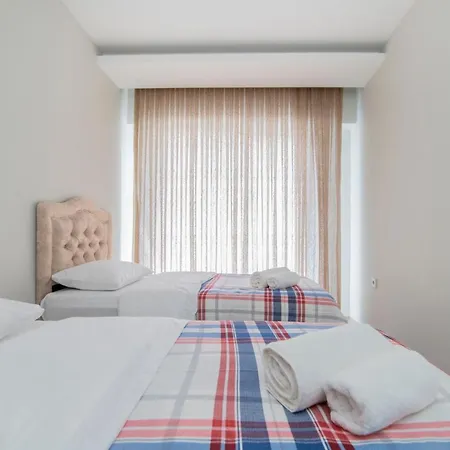 Lovely 3 Bdrm Apartment Close To Everything Apartment *
